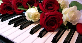 240733_roses-on-piano_p